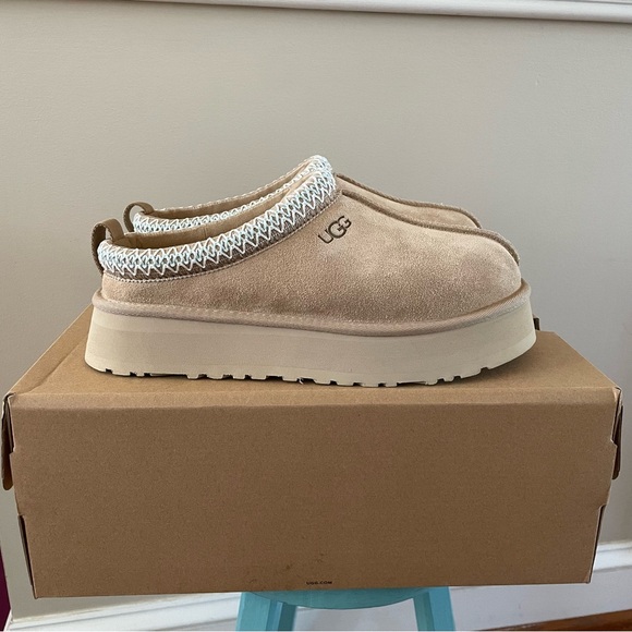 Ugg Tazz Slippers Sand Women’s Size 9 BRAND NEW IN BOX - Picture 7 of 7